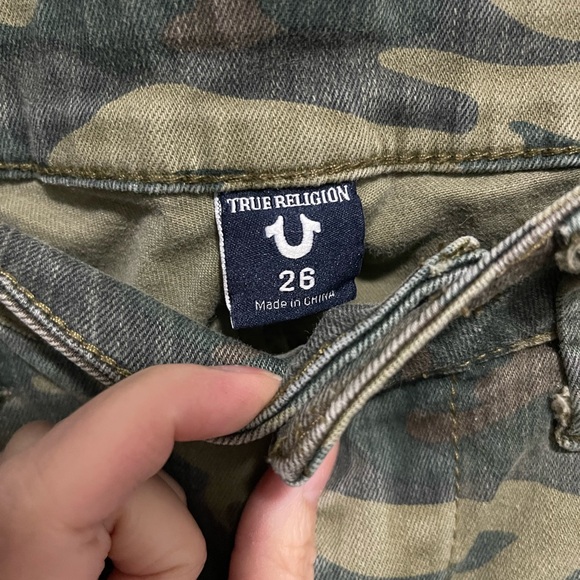 TRUE RELIGION CAMO LOW RISE SUPER SKINNY PANTS - Picture 3 of 4